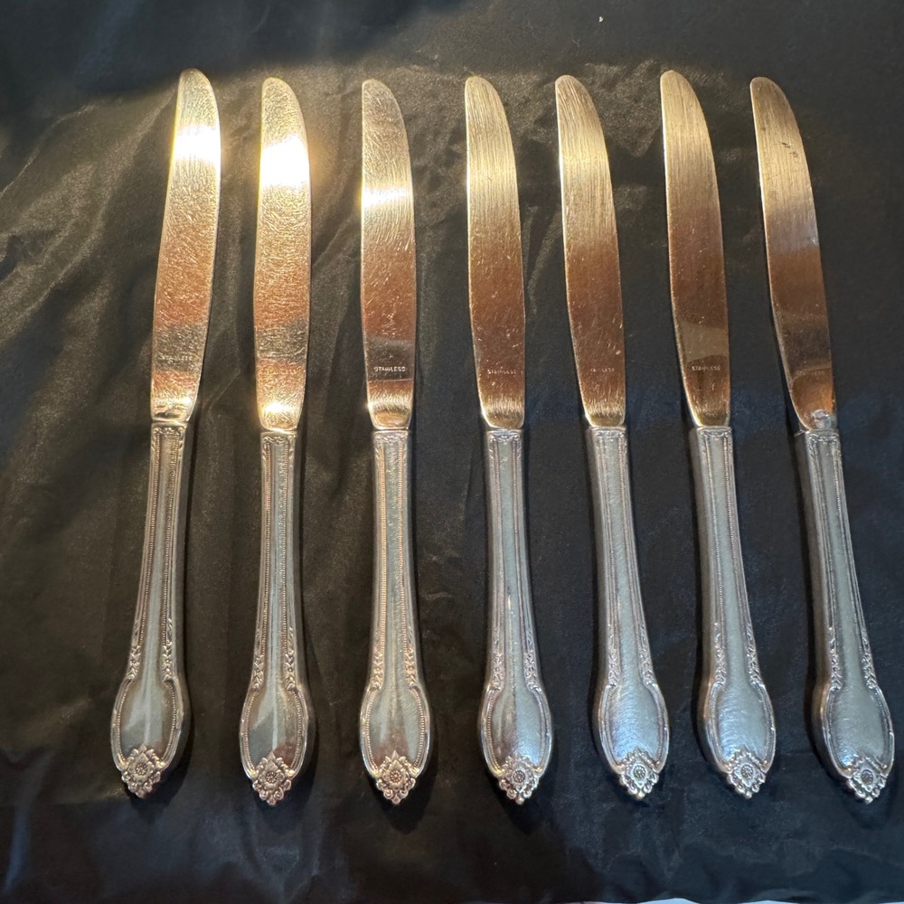 1847 Rogers Bros Remembrance Dinner Knives Lot of 7 International Silver